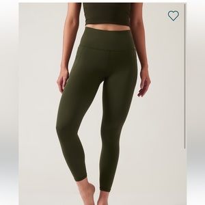VGUC Athleta Salutation Stash 7/8 tight